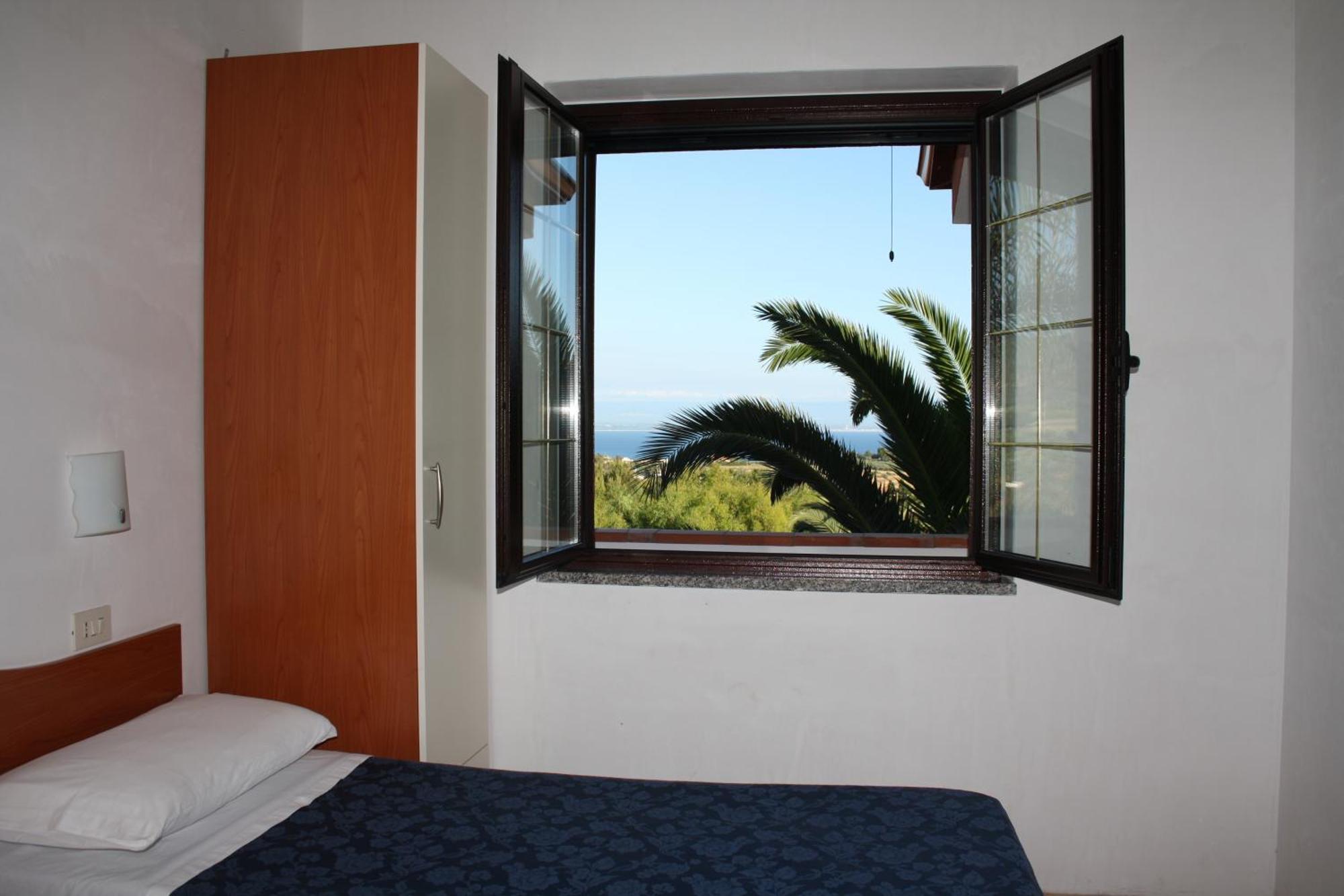 Residence Hotel La Taverna Capo Vaticano Phòng bức ảnh